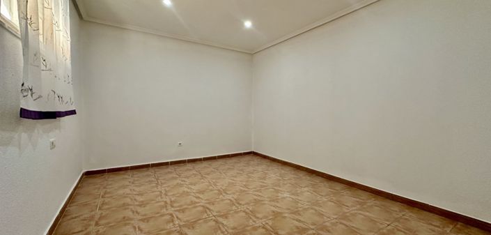 Image No.35-4 Bed Villa for sale