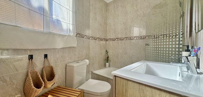 Image No.25-3 Bed Townhouse for sale