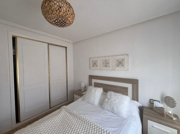 Image No.23-3 Bed Property for sale