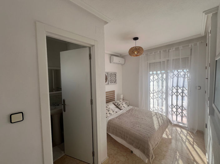 Image No.32-3 Bed Property for sale