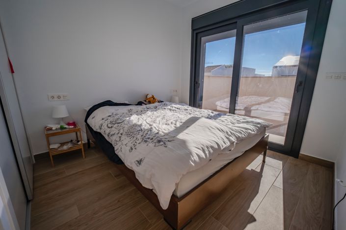 Image No.28-3 Bed Semi-Detached for sale