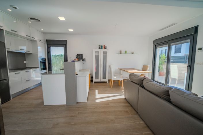 Image No.8-3 Bed Semi-Detached for sale