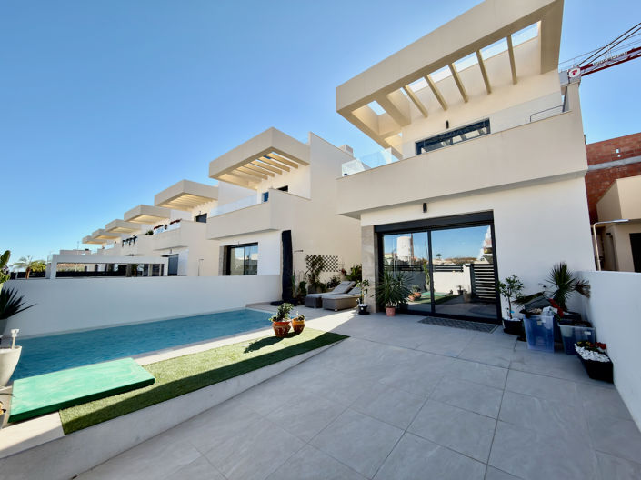 Image No.1-3 Bed Villa for sale