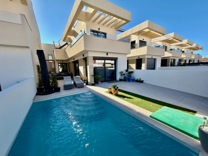 Image No.26-3 Bed Villa for sale