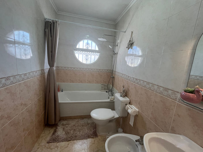 Image No.31-3 Bed Property for sale