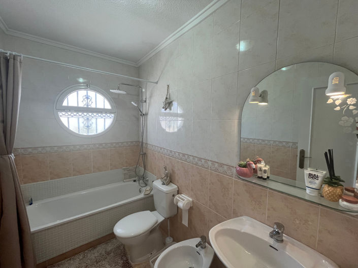 Image No.8-3 Bed Property for sale