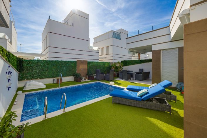 Image No.3-3 Bed Villa for sale