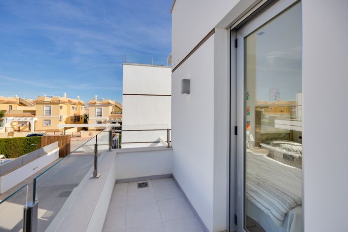 Image No.37-3 Bed Villa for sale