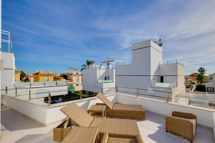 Image No.44-3 Bed Villa for sale