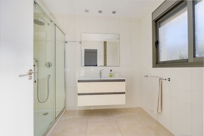 Image No.40-3 Bed Apartment for sale