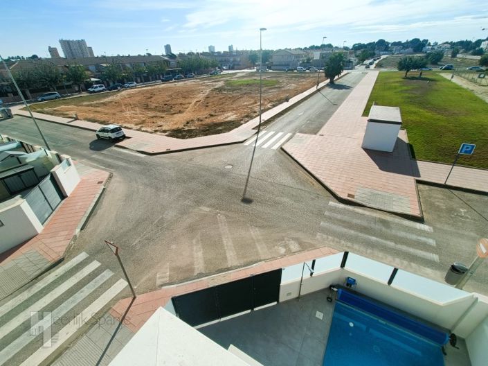 Image No.25-3 Bed Townhouse for sale