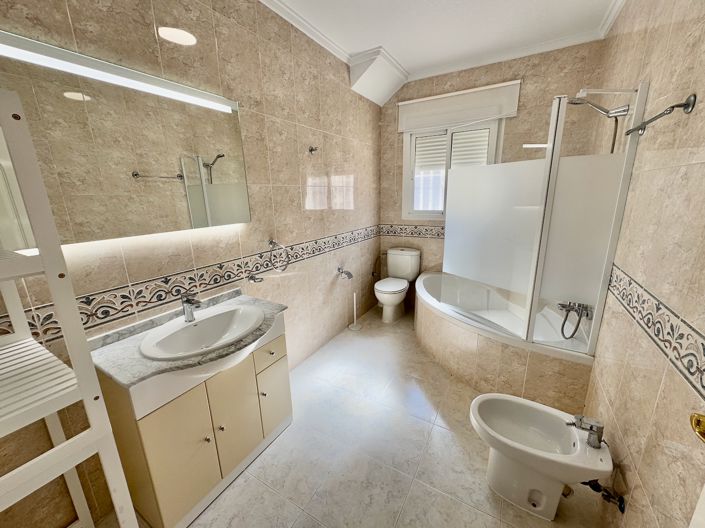 Image No.17-3 Bed Villa for sale