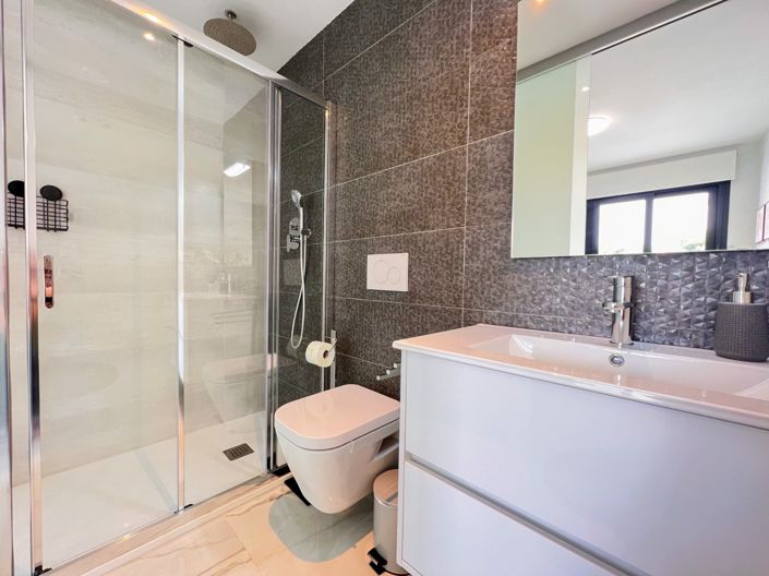 Image No.25-2 Bed Apartment for sale