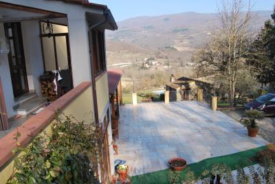 Terrazza-I-piano-ed-ingresso-II-piano