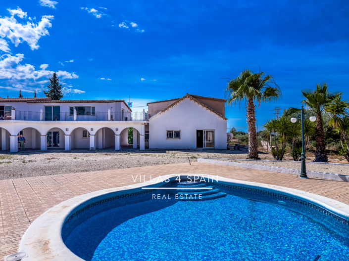 Image No.16-12 Bed Villa for sale