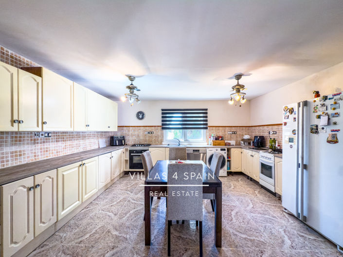 Image No.29-12 Bed Villa for sale