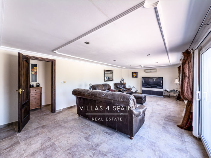 Image No.32-12 Bed Villa for sale