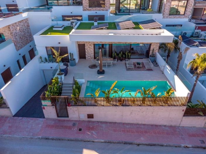 Image No.1-4 Bed Villa for sale