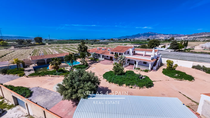 Image No.1-8 Bed Villa for sale