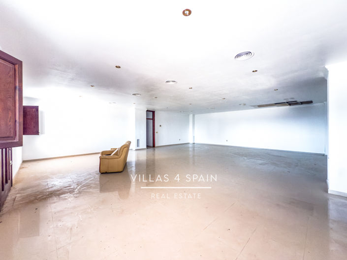 Image No.17-8 Bed Villa for sale