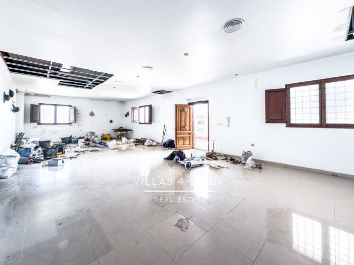 Image No.20-8 Bed Villa for sale