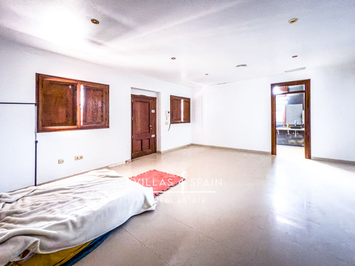 Image No.21-8 Bed Villa for sale