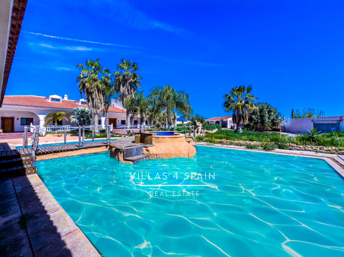 Image No.3-8 Bed Villa for sale