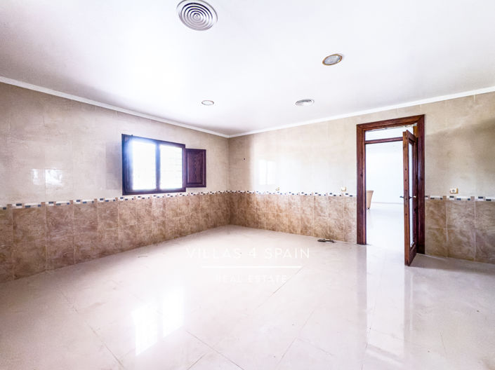 Image No.30-8 Bed Villa for sale