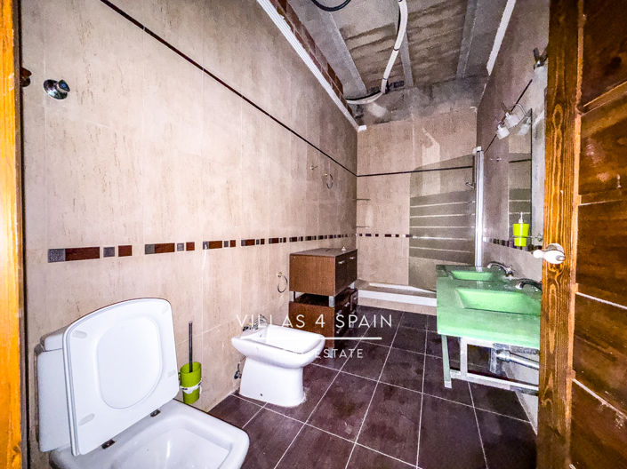 Image No.32-8 Bed Villa for sale