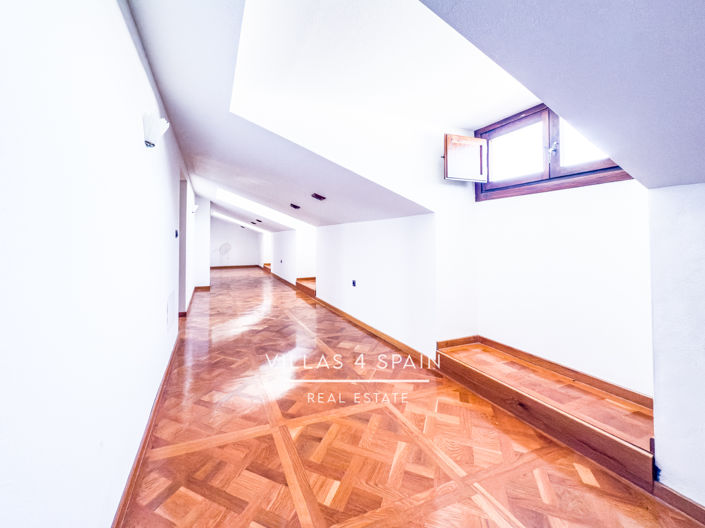 Image No.39-8 Bed Villa for sale