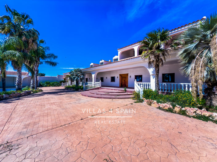 Image No.43-8 Bed Villa for sale