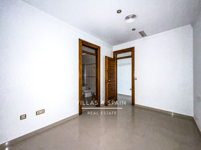 Image No.48-8 Bed Villa for sale