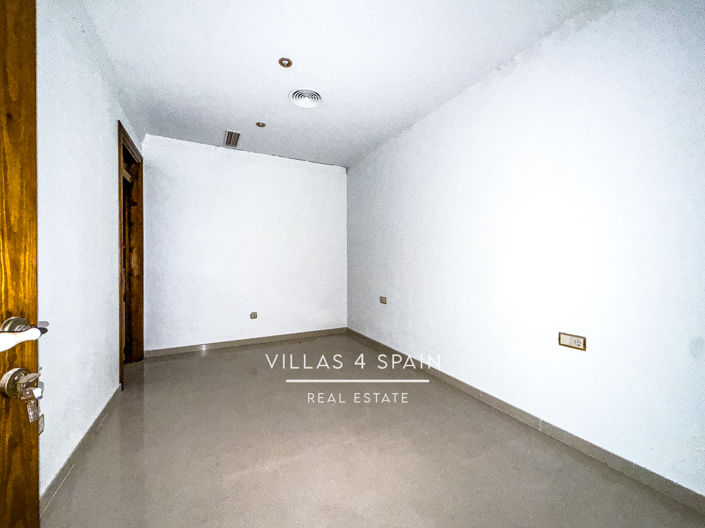 Image No.50-8 Bed Villa for sale