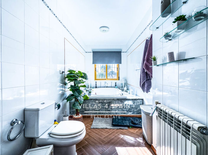 Image No.37-4 Bed Villa for sale