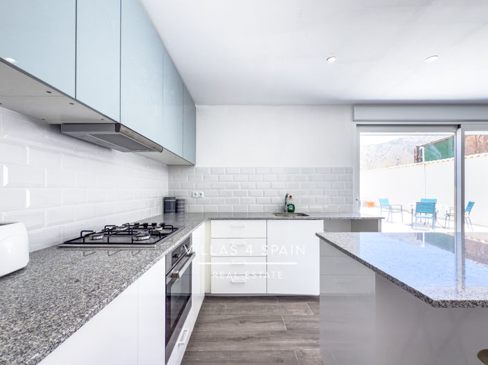 Image No.24-4 Bed Property for sale