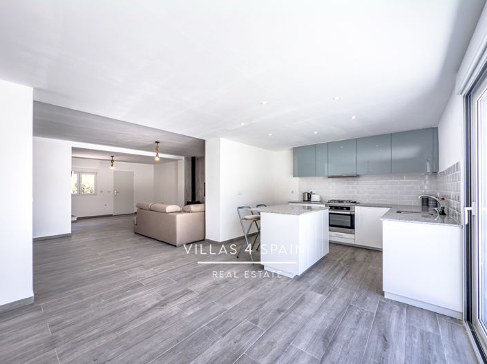 Image No.27-4 Bed Property for sale