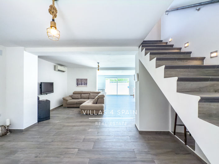 Image No.5-4 Bed Property for sale