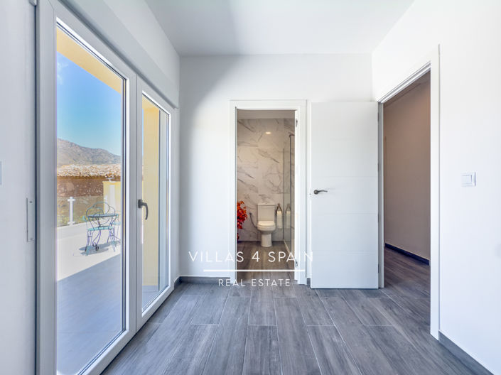 Image No.46-4 Bed Property for sale