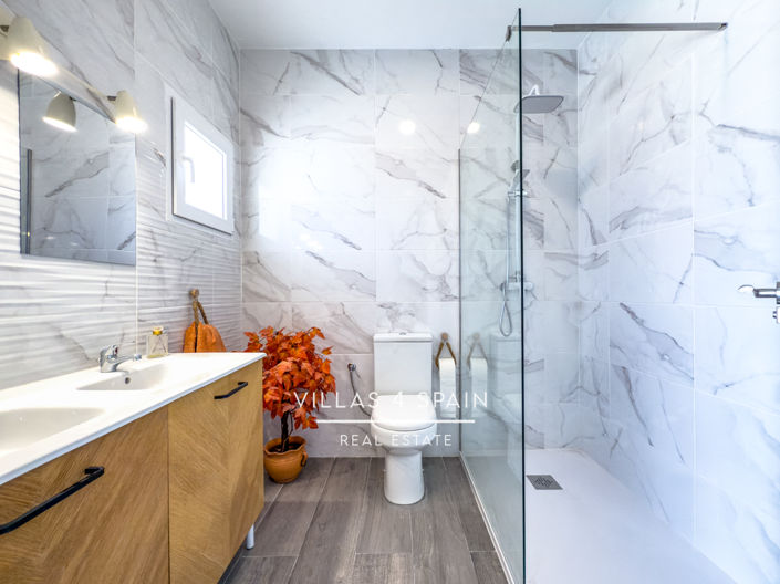 Image No.47-4 Bed Property for sale