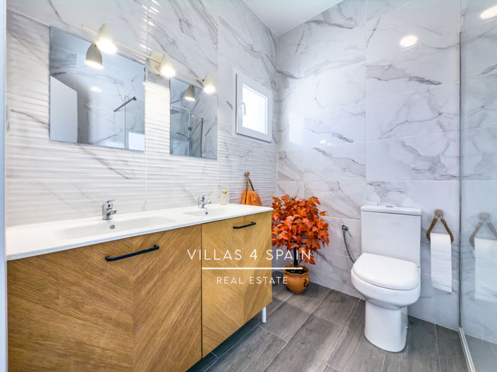 Image No.48-4 Bed Property for sale