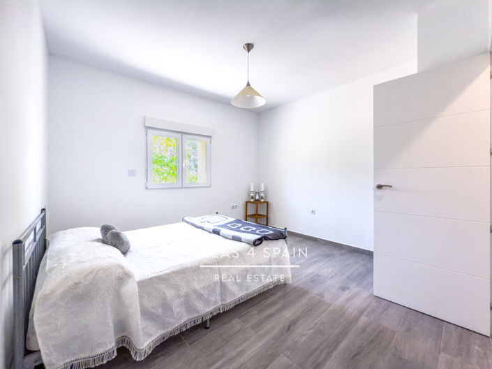 Image No.53-4 Bed Property for sale