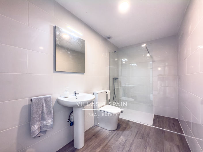 Image No.60-4 Bed Property for sale