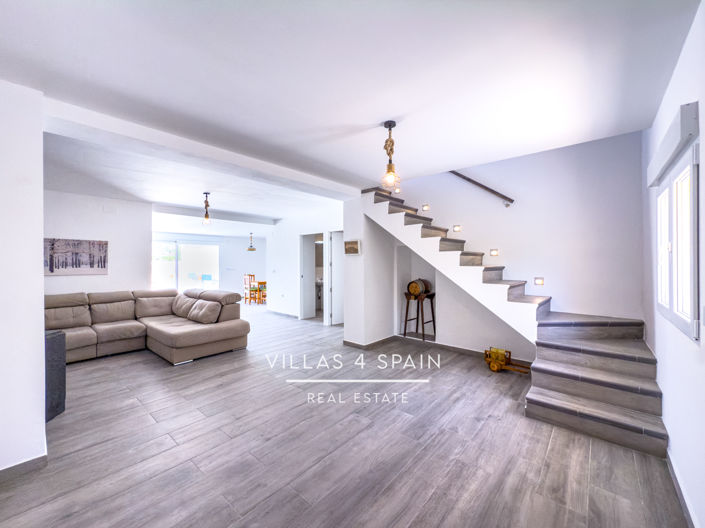 Image No.10-4 Bed Property for sale