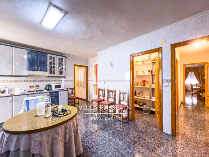 Image No.10-8 Bed Property for sale