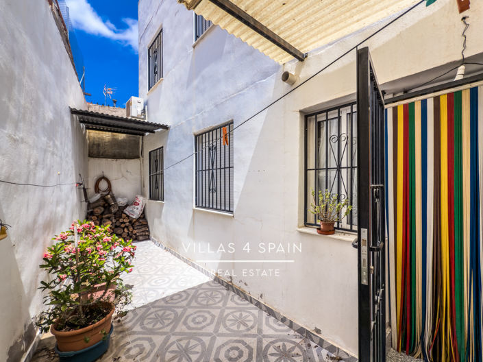 Image No.13-8 Bed Townhouse for sale