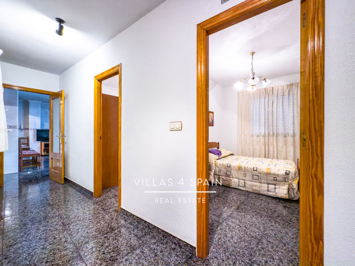 Image No.15-8 Bed Property for sale