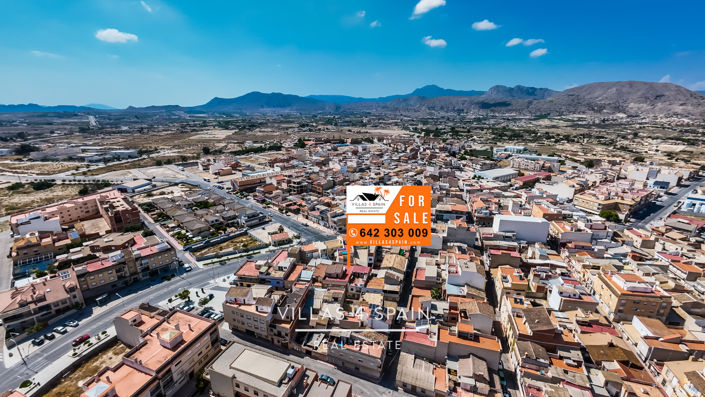 Image No.3-8 Bed Townhouse for sale