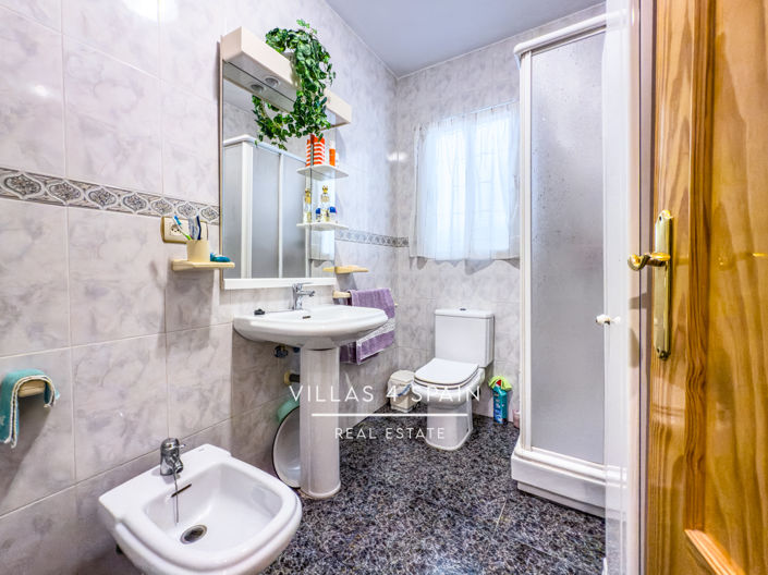 Image No.21-8 Bed Townhouse for sale