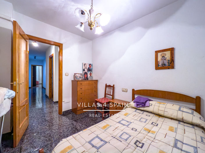 Image No.23-8 Bed Property for sale