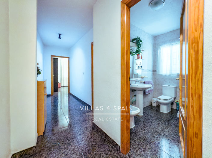 Image No.25-8 Bed Property for sale